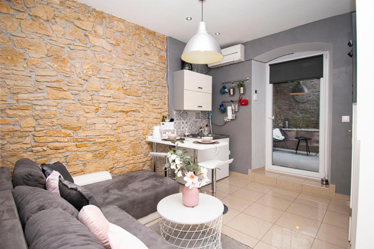 Nina Colosseum Apartment Pula Exterior foto